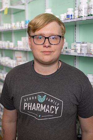 AchorFamilyPharmacy_Headshots+Group-9
