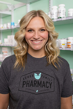 AchorFamilyPharmacy_Headshots+Group-12