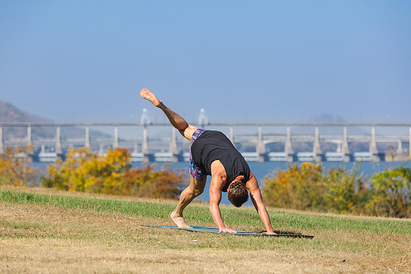 Steve_Yoga-3