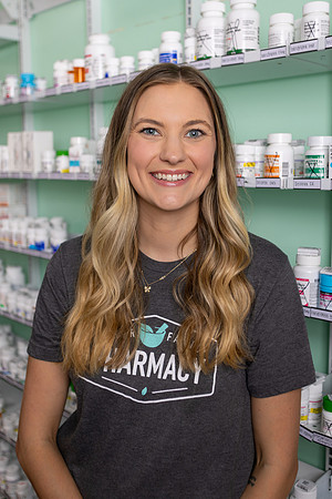 AchorFamilyPharmacy_Headshots+Group-11