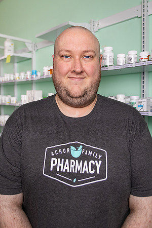 AchorFamilyPharmacy_Headshots+Group-5